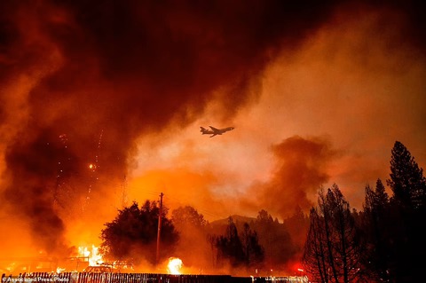 Cháy rừng kinh hoàng ở California, hơn 10.000 người sơ tán - Ảnh 2. Cháy rừng kinh hoàng ở California, hơn 10.000 người sơ tán - Ảnh 2.