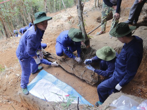 27-7: Tìm lại tên cho anh - Kỳ 4: Viên gạch hồng dưới huyệt mộ - Ảnh 2. 27-7: Tìm lại tên cho anh - Kỳ 4: Viên gạch hồng dưới huyệt mộ - Ảnh 2.