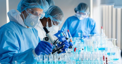 TP.HCM giám sát người nhập cảnh, phát hiện sớm trường hợp nghi ngờ mắc đậu mùa khỉ - Ảnh 1. TP.HCM giám sát người nhập cảnh, phát hiện sớm trường hợp nghi ngờ mắc đậu mùa khỉ - Ảnh 1.