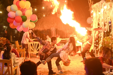 Ngoài thay nhiều quần áo, Thích thích của Phương Ly có gì để thích nữa không? - Ảnh 9. Ngoài thay nhiều quần áo, Thích thích của Phương Ly có gì để thích nữa không? - Ảnh 9.