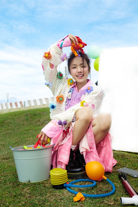 Ngoài thay nhiều quần áo, Thích thích của Phương Ly có gì để thích nữa không? - Ảnh 15. Ngoài thay nhiều quần áo, Thích thích của Phương Ly có gì để thích nữa không? - Ảnh 15.