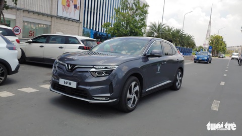 Chen chân lái thử VinFast VF8, khách Việt đánh giá: Nhiều bất ngờ nhưng còn điểm cần cải thiện - Ảnh 2. Chen chân lái thử VinFast VF8, khách Việt đánh giá: Nhiều bất ngờ nhưng còn điểm cần cải thiện - Ảnh 2.
