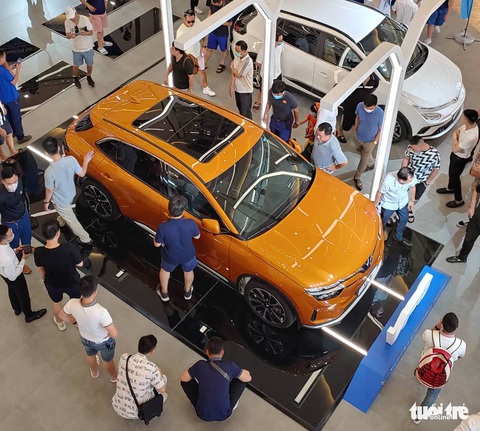 Chen chân lái thử VinFast VF8, khách Việt đánh giá: Nhiều bất ngờ nhưng còn điểm cần cải thiện - Ảnh 3. Chen chân lái thử VinFast VF8, khách Việt đánh giá: Nhiều bất ngờ nhưng còn điểm cần cải thiện - Ảnh 3.