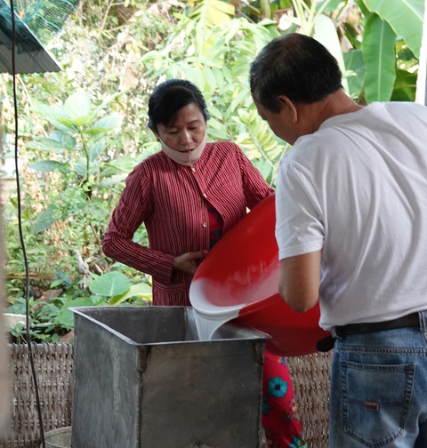 Về miền Tây, thưởng thức đặc sản hủ tiếu ngũ sắc vừa dai vừa mềm - Ảnh 1. Về miền Tây, thưởng thức đặc sản hủ tiếu ngũ sắc vừa dai vừa mềm - Ảnh 1.