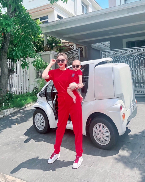 Quý tử gần một tuổi ‘cool ngầu’ nhà Bảo Thy - Ảnh 1. Quý tử gần một tuổi ‘cool ngầu’ nhà Bảo Thy - Ảnh 1.