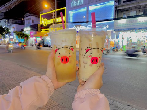 Yêu Sài Gòn từ những ly trà sữa - Ảnh 1. Yêu Sài Gòn từ những ly trà sữa - Ảnh 1.