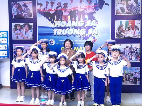 10 năm lan tỏa ý nghĩa tình yêu biển đảo, vì Hoàng Sa, Trường Sa thân yêu - Ảnh 1. 10 năm lan tỏa ý nghĩa tình yêu biển đảo, vì Hoàng Sa, Trường Sa thân yêu - Ảnh 1.