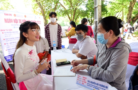 Mê hồn trận xét tuyển đại học, thí sinh, phụ huynh không biết đường nào lần - Ảnh 1. Mê hồn trận xét tuyển đại học, thí sinh, phụ huynh không biết đường nào lần - Ảnh 1.