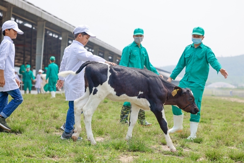 Khoảnh khắc đẹp trên hành trình Quỹ sữa Vươn cao Việt Nam năm thứ 15 - Ảnh 5. Khoảnh khắc đẹp trên hành trình Quỹ sữa Vươn cao Việt Nam năm thứ 15 - Ảnh 5.