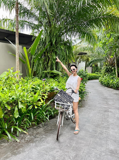 Ảnh vui sao Việt 26/7: Hồ Ngọc Hà nóng bỏng ở trời Âu - Ảnh 5. Ảnh vui sao Việt 26/7: Hồ Ngọc Hà nóng bỏng ở trời Âu - Ảnh 5.