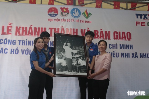 Bà Nguyễn Thị Lệ thăm gia đình chính sách và chiến sĩ tình nguyện hè TP.HCM - Ảnh 5. Bà Nguyễn Thị Lệ thăm gia đình chính sách và chiến sĩ tình nguyện hè TP.HCM - Ảnh 5.