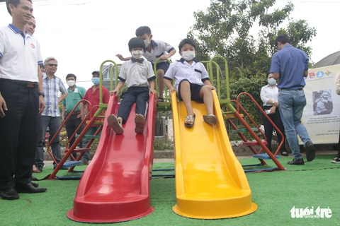 Bà Nguyễn Thị Lệ thăm gia đình chính sách và chiến sĩ tình nguyện hè TP.HCM - Ảnh 6. Bà Nguyễn Thị Lệ thăm gia đình chính sách và chiến sĩ tình nguyện hè TP.HCM - Ảnh 6.