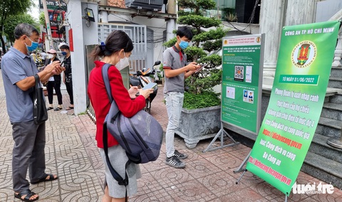 Mướt mồ hôi làm hộ chiếu online - Ảnh 2. Mướt mồ hôi làm hộ chiếu online - Ảnh 2.