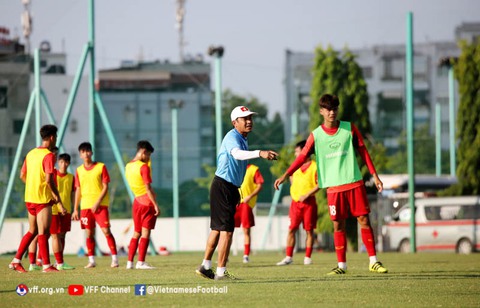 HLV Đinh Thế Nam lần đầu nói về những chỉ trích của U19 Indonesia - Ảnh 1. HLV Đinh Thế Nam lần đầu nói về những chỉ trích của U19 Indonesia - Ảnh 1.