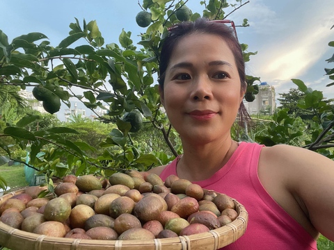 Mỹ Lệ làm nông dân, tự nuôi trồng phục vụ gia đình - Ảnh 1. Mỹ Lệ làm nông dân, tự nuôi trồng phục vụ gia đình - Ảnh 1.
