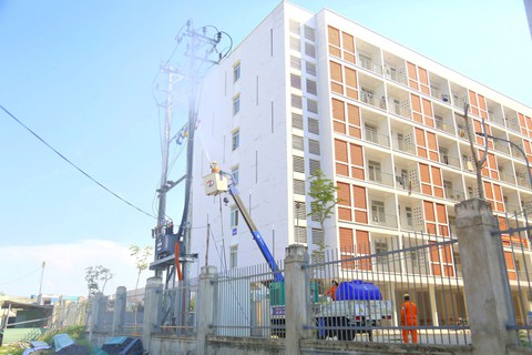 Đà Nẵng thực hiện gần 1.600 lượt sửa chữa ‘hotline’ ngay trong mùa nắng - Ảnh 1. Đà Nẵng thực hiện gần 1.600 lượt sửa chữa ‘hotline’ ngay trong mùa nắng - Ảnh 1.
