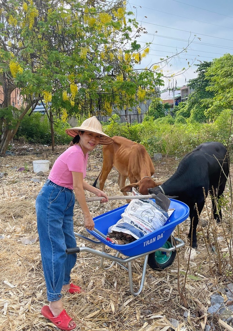 Mỹ Lệ làm nông dân, tự nuôi trồng phục vụ gia đình - Ảnh 7. Mỹ Lệ làm nông dân, tự nuôi trồng phục vụ gia đình - Ảnh 7.