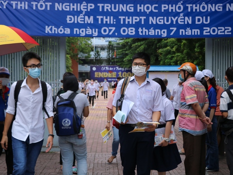 Đắn đo xếp nguyện vọng đại học vì học phí - Ảnh 1. Đắn đo xếp nguyện vọng đại học vì học phí - Ảnh 1.