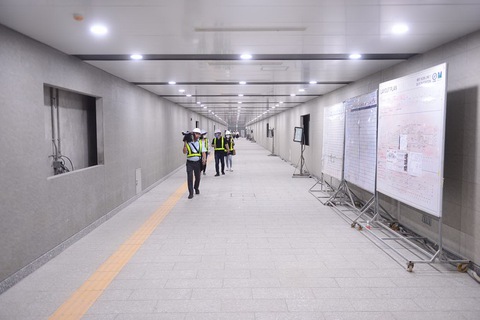 Thủ tướng thị sát nhà ga tuyến metro số 1 Bến Thành - Suối Tiên - Ảnh 3. Thủ tướng thị sát nhà ga tuyến metro số 1 Bến Thành - Suối Tiên - Ảnh 3.