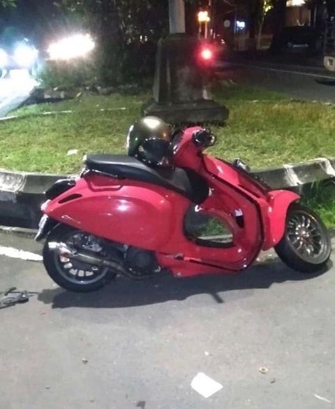 Những màn độ xe Vespa ‘không tưởng’: Biến thành xe tăng, xe 1 bánh, dùng thân tre... - Ảnh 14. Những màn độ xe Vespa ‘không tưởng’: Biến thành xe tăng, xe 1 bánh, dùng thân tre... - Ảnh 14.
