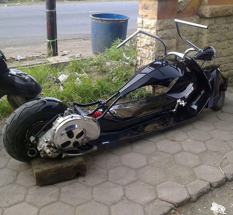 Những màn độ xe Vespa ‘không tưởng’: Biến thành xe tăng, xe 1 bánh, dùng thân tre... - Ảnh 16. Những màn độ xe Vespa ‘không tưởng’: Biến thành xe tăng, xe 1 bánh, dùng thân tre... - Ảnh 16.
