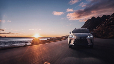 Lexus lần thứ 6 trở thành mẫu xe chính thức của Liên hoan phim quốc tế Venice - Ảnh 2. Lexus lần thứ 6 trở thành mẫu xe chính thức của Liên hoan phim quốc tế Venice - Ảnh 2.