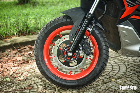 Xe tay ga cho dân mê phượt: Aprilia SR GT 200 giá từ 97 triệu đồng - Ảnh 7. Xe tay ga cho dân mê phượt: Aprilia SR GT 200 giá từ 97 triệu đồng - Ảnh 7.