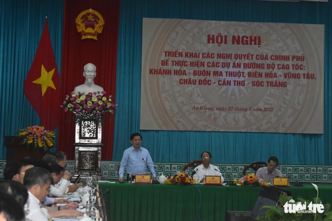Phó thủ tướng Lê Văn Thành làm việc với 8 tỉnh, thành về xây dựng 3 cao tốc - Ảnh 2. Phó thủ tướng Lê Văn Thành làm việc với 8 tỉnh, thành về xây dựng 3 cao tốc - Ảnh 2.