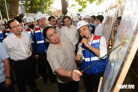 Thủ tướng thị sát nhà ga tuyến metro số 1 Bến Thành - Suối Tiên - Ảnh 1. Thủ tướng thị sát nhà ga tuyến metro số 1 Bến Thành - Suối Tiên - Ảnh 1.