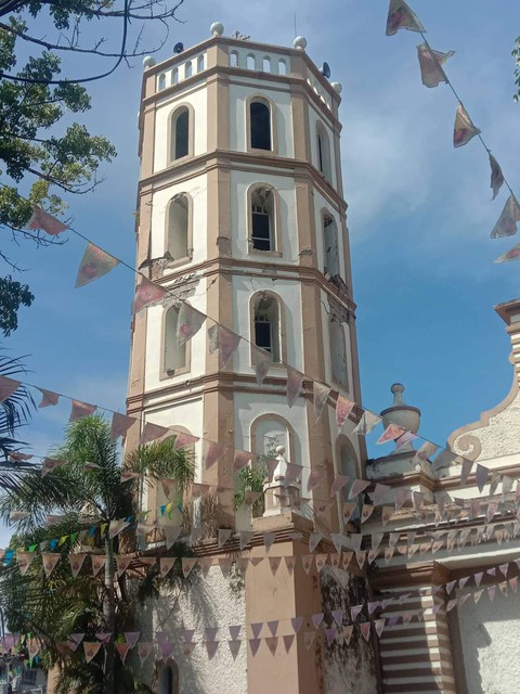 Động đất 7,1 độ Richter ở Philippines khiến nhiều tòa nhà xiêu vẹo, sụp đổ - Ảnh 4. Động đất 7,1 độ Richter ở Philippines khiến nhiều tòa nhà xiêu vẹo, sụp đổ - Ảnh 4.