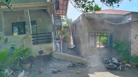 Động đất 7,1 độ Richter ở Philippines khiến nhiều tòa nhà xiêu vẹo, sụp đổ - Ảnh 1. Động đất 7,1 độ Richter ở Philippines khiến nhiều tòa nhà xiêu vẹo, sụp đổ - Ảnh 1.