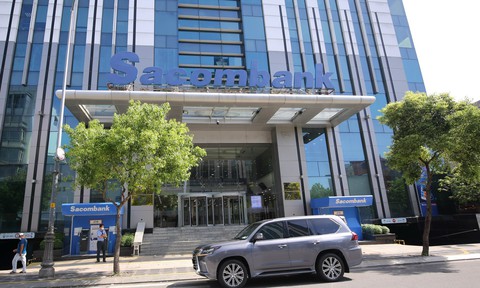 Ngân hàng đầu tiên tiết lộ lãi khủng cả năm 2023- Ảnh 1. Năm 2023, Sacombank báo lãi tăng vài nghìn tỉ đồng so với 2022 - Ảnh: STB