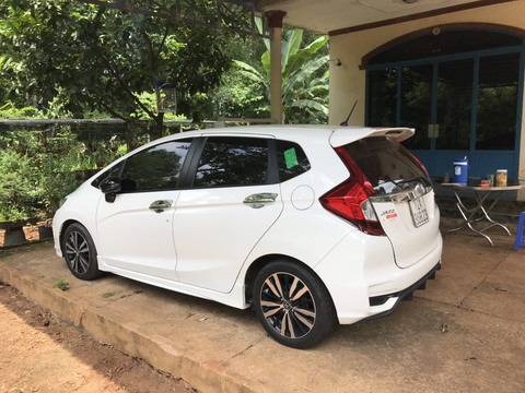 Xách xe đi làm thẻ thu phí không dừng mới biết bị cướp biển số - Ảnh 1. Xách xe đi làm thẻ thu phí không dừng mới biết bị cướp biển số - Ảnh 1.