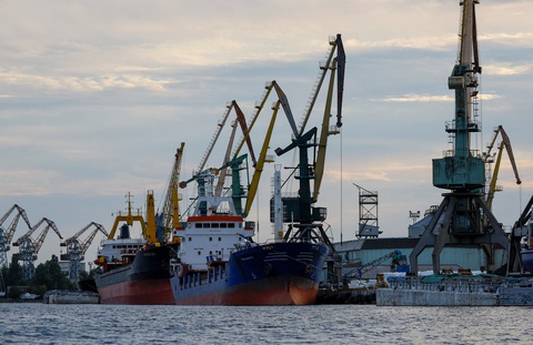 Kiev: Nga tái triển khai lực lượng tới phía nam Ukraine - Ảnh 1. Kiev: Nga tái triển khai lực lượng tới phía nam Ukraine - Ảnh 1.