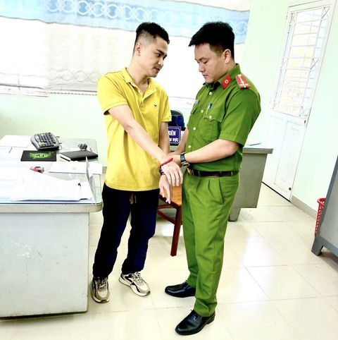 Bắt cựu cán bộ trại giam về hành vi lừa đảo lấy tiền của chiến sĩ nghĩa vụ 950 triệu đồng - Ảnh 1. Bắt cựu cán bộ trại giam về hành vi lừa đảo lấy tiền của chiến sĩ nghĩa vụ 950 triệu đồng - Ảnh 1.