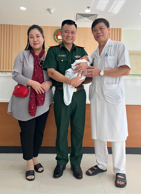 Ảnh vui sao Việt 28/7: Hồng Nhung sánh đôi bạn trai ngoại quốc dự tiệc - Ảnh 3.