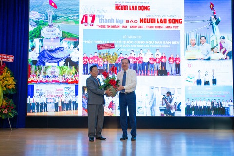 Báo Người Lao Động kỷ niệm 47 năm thành lập, bắt đầu thu phí báo điện tử - Ảnh 1. Báo Người Lao Động kỷ niệm 47 năm thành lập, bắt đầu thu phí báo điện tử - Ảnh 1.