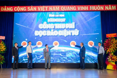 Báo Người Lao Động kỷ niệm 47 năm thành lập, bắt đầu thu phí báo điện tử - Ảnh 2. Báo Người Lao Động kỷ niệm 47 năm thành lập, bắt đầu thu phí báo điện tử - Ảnh 2.