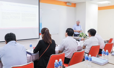 Không bỏ học ngày nào, cụ ông 72 tuổi tốt nghiệp thủ khoa thạc sĩ quản trị kinh doanh với điểm 9 - Ảnh 1. Không bỏ học ngày nào, cụ ông 72 tuổi tốt nghiệp thủ khoa thạc sĩ quản trị kinh doanh với điểm 9 - Ảnh 1.
