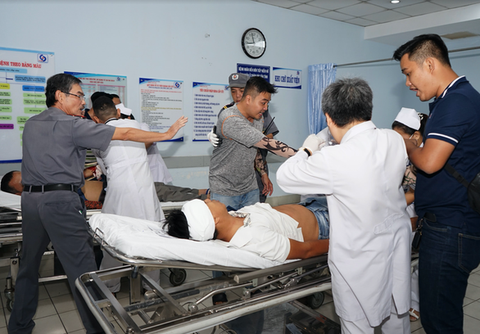 Một bác sĩ khoa cấp cứu ở Bệnh viện Gia Định bị thân nhân bệnh nhi quát tháo, bóp cổ - Ảnh 1. Một bác sĩ khoa cấp cứu ở Bệnh viện Gia Định bị thân nhân bệnh nhi quát tháo, bóp cổ - Ảnh 1.