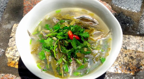 Cá chốt nấu lá me non, chua thanh và ngon thấm đẫm nơi đầu lưỡi - Ảnh 2. Cá chốt nấu lá me non, chua thanh và ngon thấm đẫm nơi đầu lưỡi - Ảnh 2.