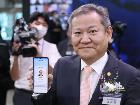 Hàn Quốc cho xài bằng lái xe lưu trên smartphone - Ảnh 1. Hàn Quốc cho xài bằng lái xe lưu trên smartphone - Ảnh 1.