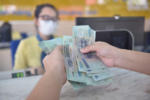 Lãi suất liên ngân hàng bất ngờ tăng chóng mặt - Ảnh 2. Lãi suất liên ngân hàng bất ngờ tăng chóng mặt - Ảnh 2.