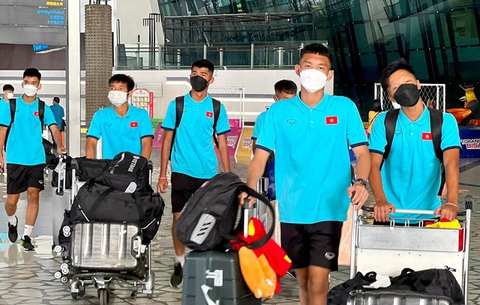 Sau một ngày ‘hành xác’, đội tuyển U16 Việt Nam đã đến Indonesia - Ảnh 1. Sau một ngày ‘hành xác’, đội tuyển U16 Việt Nam đã đến Indonesia - Ảnh 1.