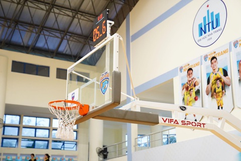 CLB Nha Trang Dolphins trang bị trụ rổ nội chuẩn FIBA - Ảnh 3. CLB Nha Trang Dolphins trang bị trụ rổ nội chuẩn FIBA - Ảnh 3.