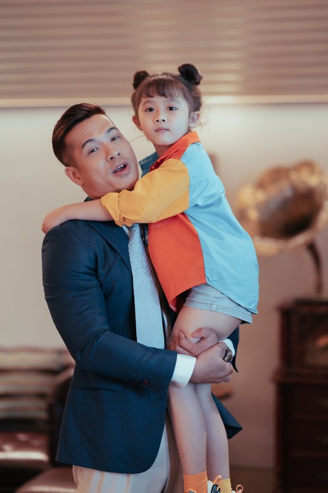 Trương Thế Vinh làm bố đơn thân khiến Ngọc Trinh ngưỡng mộ - Ảnh 4. Trương Thế Vinh làm bố đơn thân khiến Ngọc Trinh ngưỡng mộ - Ảnh 4.