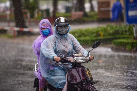 Thời tiết 28-7: Nam Bộ có mưa, Bắc Bộ sắp hết nắng nóng - Ảnh 1. Thời tiết 28-7: Nam Bộ có mưa, Bắc Bộ sắp hết nắng nóng - Ảnh 1.