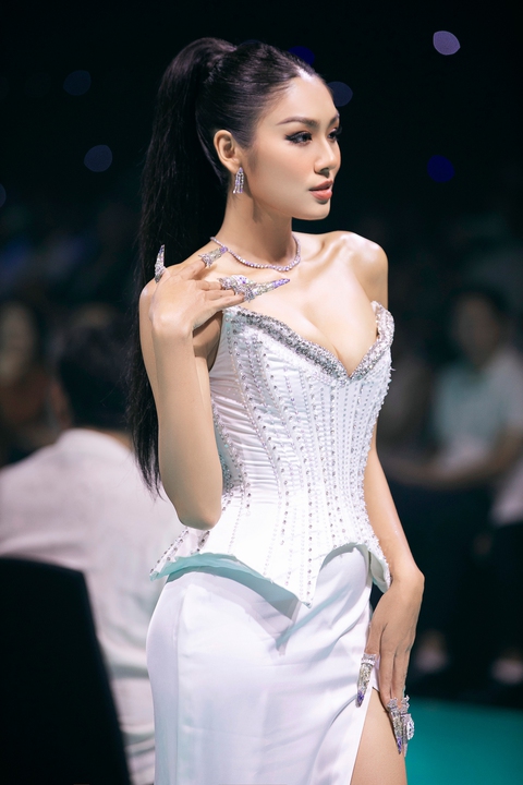 Muốn ngất với bộ cựa của top 3 Hoa hậu hoàn vũ Việt Nam 2022! - Ảnh 3. Muốn ngất với bộ cựa của top 3 Hoa hậu hoàn vũ Việt Nam 2022! - Ảnh 3.