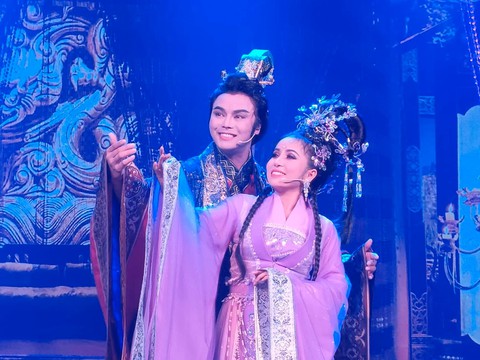 Xem - nghe cuối tuần: Hari Won - Trấn Thành làm cố vấn; 2 ngày 1 đêm đến Huế - Ảnh 4. Xem - nghe cuối tuần: Hari Won - Trấn Thành làm cố vấn; 2 ngày 1 đêm đến Huế - Ảnh 4.