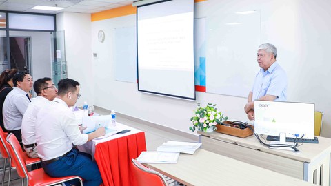 Sự học suốt đời của người đàn ông 72 tuổi - Ảnh 1. Sự học suốt đời của người đàn ông 72 tuổi - Ảnh 1.
